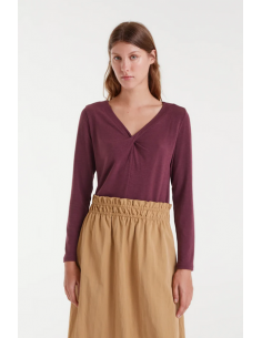 CAMISETA ESCOTE NUDO
