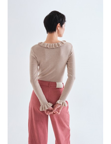 TOP CON VOLANTES DE PUNTO BEIGE