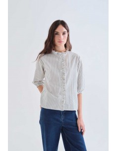 CAMISA DE RAYAS CON DETALLE VOLANTE