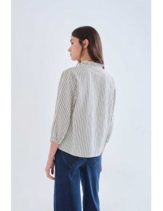 CAMISA DE RAYAS CON DETALLE VOLANTE 2