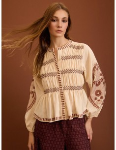 BLUSA BORDADA CON FRUNCES