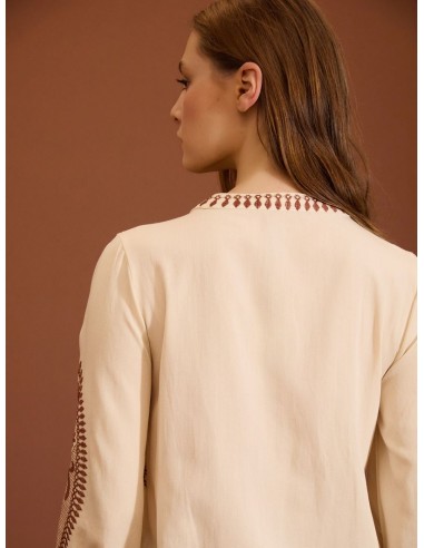 BLUSA BORDADA CON FRUNCES