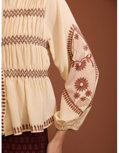 BLUSA BORDADA CON FRUNCES