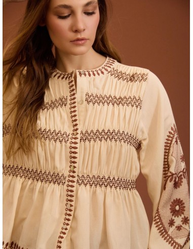 BLUSA BORDADA CON FRUNCES