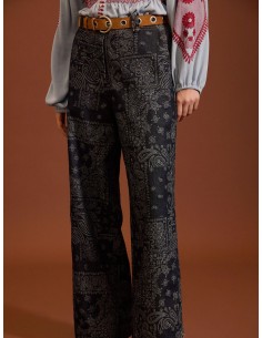VAQUEROS CON ESTAMPADO DE CACHEMIRE