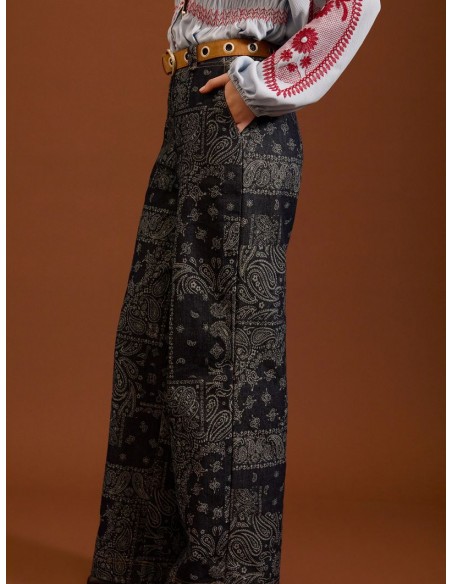 VAQUEROS CON ESTAMPADO DE CACHEMIRE