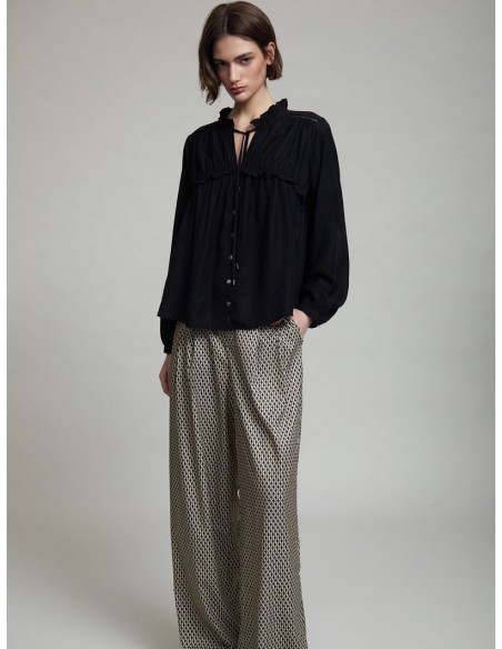 BLUSA FLUIDA CON VOLANTE