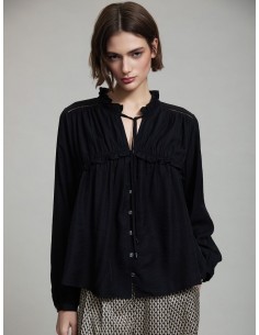 BLUSA FLUIDA CON VOLANTE