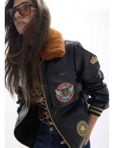 CHAQUETA CORTA CUATRO BOLSILLOS Y PARCHES