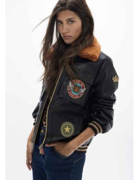 CHAQUETA CORTA CUATRO BOLSILLOS Y PARCHES