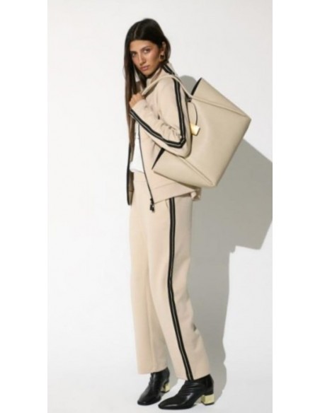PANTALÓN JOGGER CON DETALLE EN LATERAL