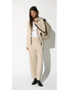 PANTALÓN JOGGER CON DETALLE EN LATERAL 2