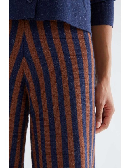 PANTALÓN PUNTO CON ESTAMPADO DE RAYAS AZUL MARINO Y MARRÓN