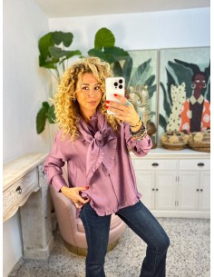 CAMISA LILA CON PAÑUELO
