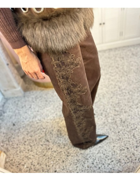 JEANS BORDADO LATERAL