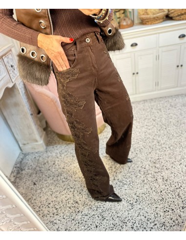 JEANS BORDADO LATERAL